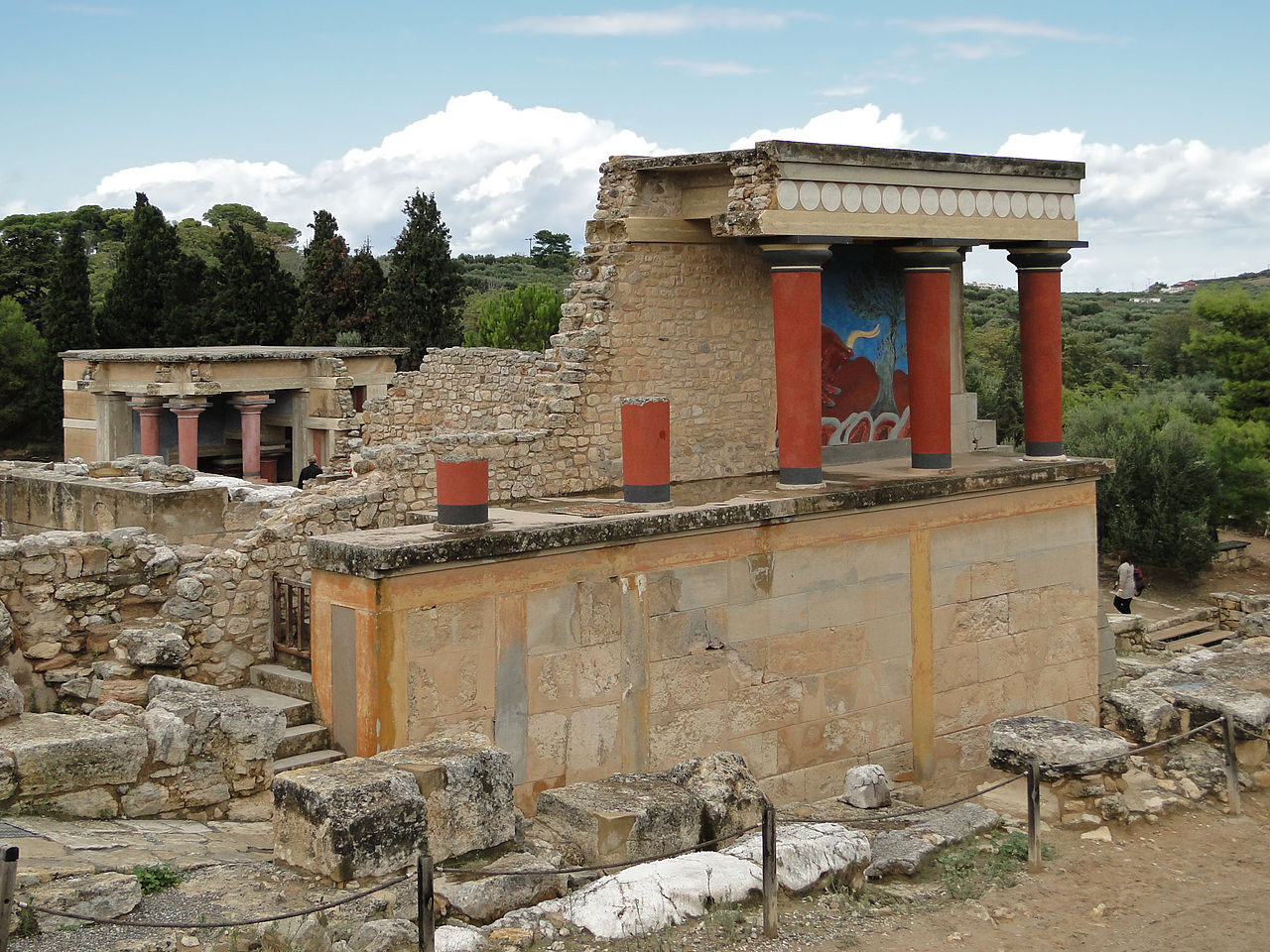 1280px-Knossos_-_North_Portico_02.jpg