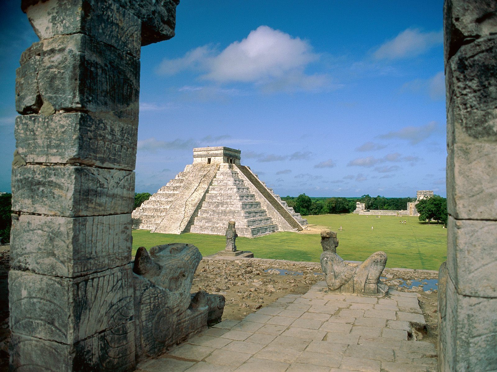 El_Castillo_Chichen_Itza-Mayan-Toltec-Mexico.jpg
